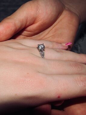 Lab grown diamonds engagement ring